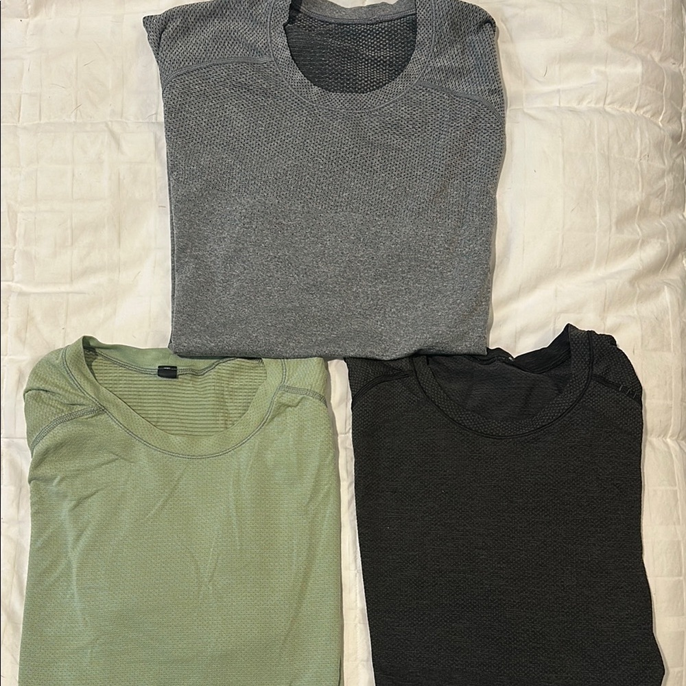 Set of Three Gray, Green, and Black Lululemon short sleeve workout top size Smal